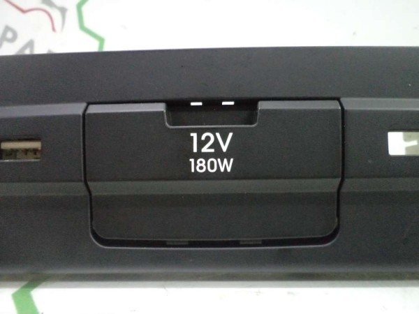 Hyundai İ20 Bayon USB Şarjı Çakmaklık Çerçevesi Komple Orj Amb 96125-Q0020 SP YP (DA110/ AF134)