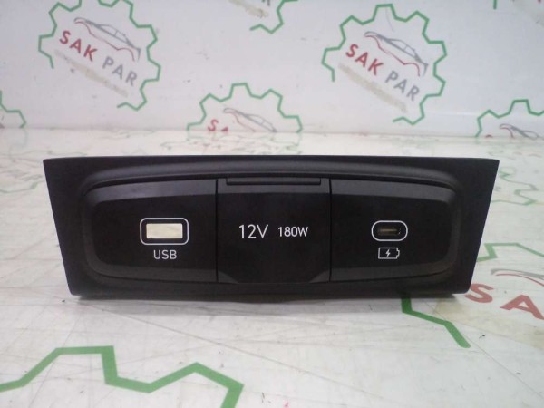 Hyundai İ20 Bayon USB Şarjı Çakmaklık Çerçevesi Komple Orj Amb 84644-Q0100 SP YP (AF134)