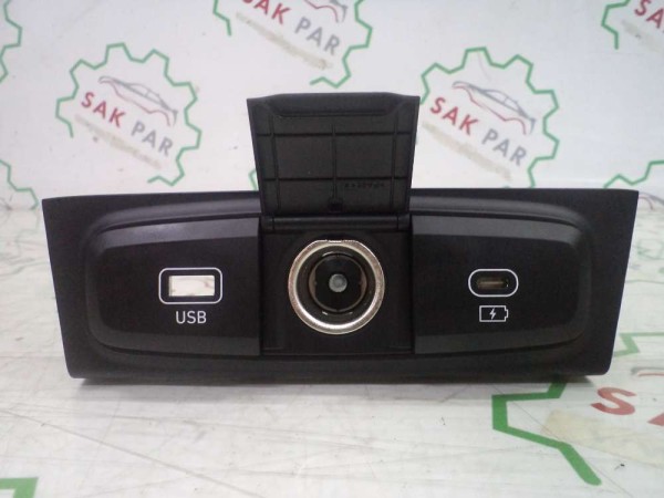 Hyundai İ20 Bayon USB Şarjı Çakmaklık Çerçevesi Komple Orj Amb 84644-Q0100 SP YP (AF134)