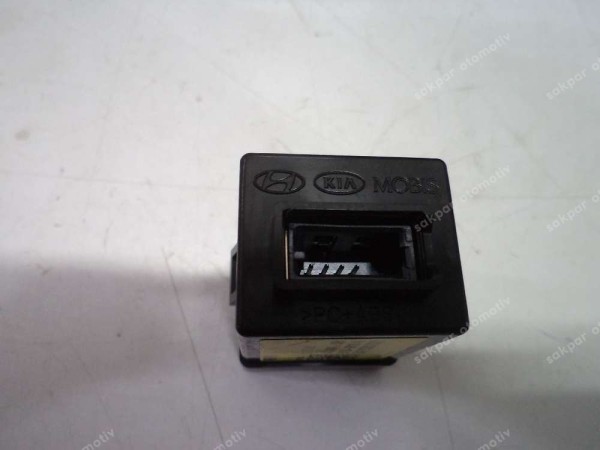 Hyundai İ10 USB Girişi Okuyucu Aksesuar Prizi 96120-K6100 SP YP (DE1211)
