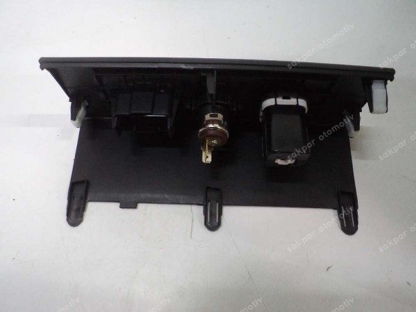 Hyundai Staria Çakmaklık USB Şarj Ünitesi Orj 84611-CG500 SP YP (DA112)