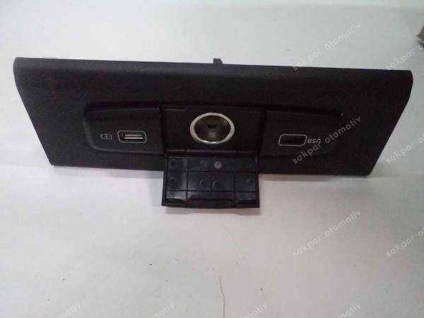 Hyundai Staria Çakmaklık USB Şarj Ünitesi Orj 84611-CG500 SP YP (DA112)