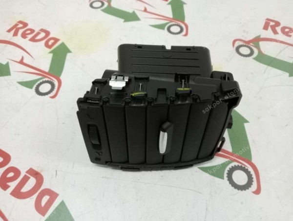 Renault Trafic 3 Orta Sol Havalandırma Izgarası 687512069R YP (DA115)